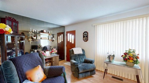 5536 Wagoner Crescent, Whitecourt, AB - Indoor Photo Showing Living Room