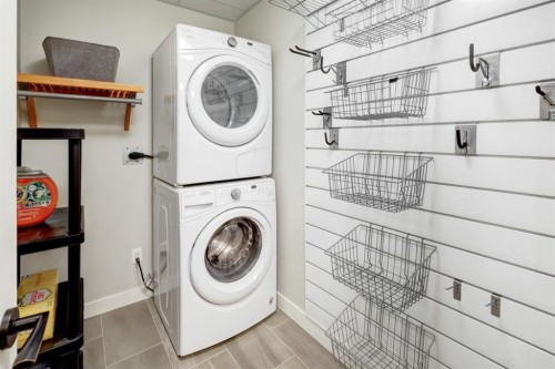 107-707 Spring Creek Drive, Canmore, AB - Indoor Photo Showing Laundry Room