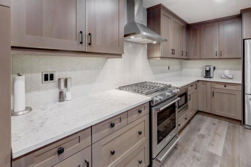 107-707 Spring Creek Drive, Canmore, AB - Indoor Photo Showing Kitchen With Upgraded Kitchen