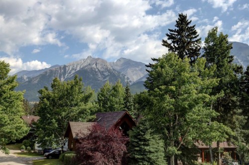845 14Th Street, Canmore, AB 