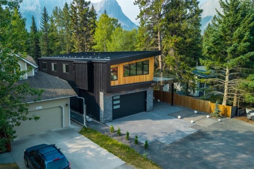 845 14Th Street, Canmore, AB 