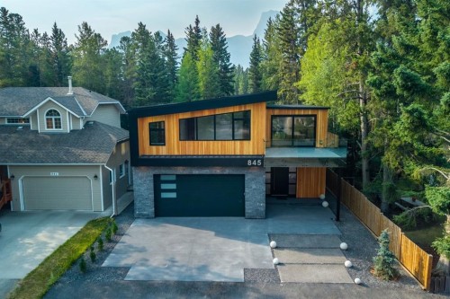 845 14Th Street, Canmore, AB 