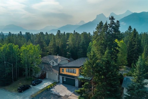 845 14Th Street, Canmore, AB 