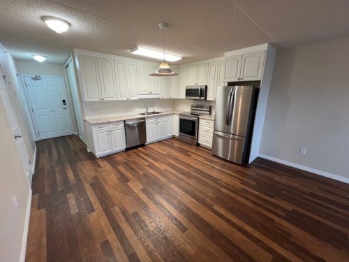 205-228 Pembina Avenue , Hinton, AB T7V 0A5 2