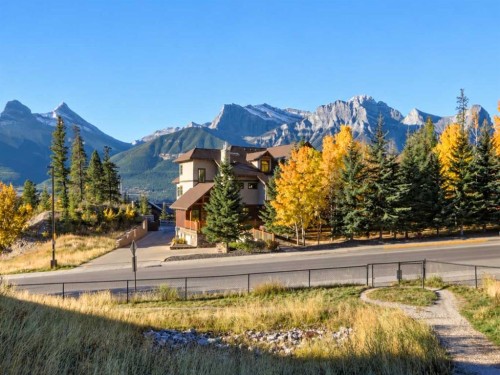 302-801 Benchlands Trail, Canmore, AB 