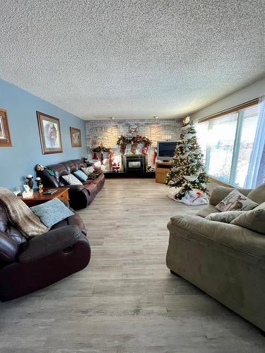 328 Lake Stafford Drive East, Brooks, AB - Indoor Photo Showing Living Room