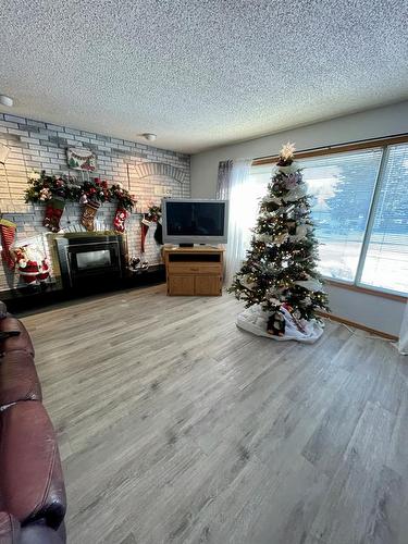 328 Lake Stafford Drive East, Brooks, AB - Indoor Photo Showing Living Room