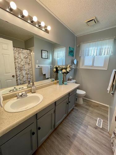 328 Lake Stafford Drive East, Brooks, AB - Indoor Photo Showing Bathroom