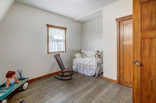 1507 2 Avenue Nw, Drumheller, AB - Indoor Photo Showing Bedroom