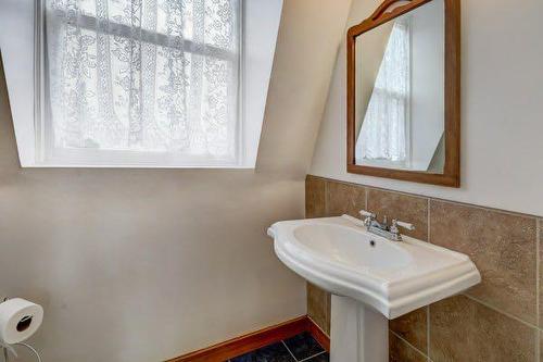 1507 2 Avenue Nw, Drumheller, AB - Indoor Photo Showing Bathroom