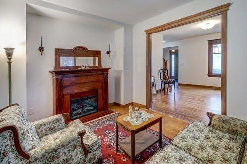 1507 2 Avenue Nw, Drumheller, AB - Indoor Photo Showing Kitchen