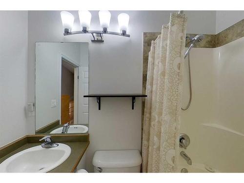 109 Pope Bay, Fort Mcmurray, AB - Indoor Photo Showing Bathroom