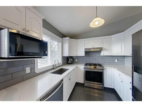 109 Pope Bay, Fort Mcmurray, AB - Indoor Photo Showing Kitchen With Stainless Steel Kitchen