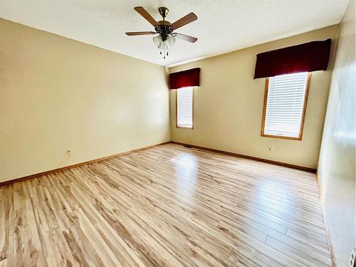 211 7 Avenue East, Oyen, AB - Indoor Photo Showing Other Room