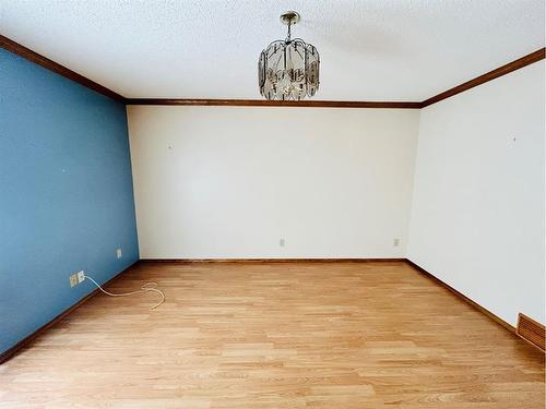211 7 Avenue East, Oyen, AB - Indoor Photo Showing Other Room