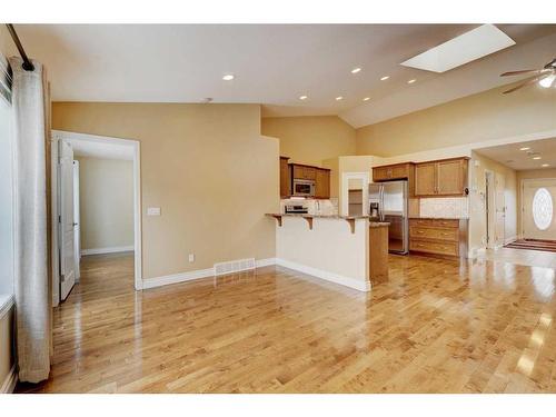 24 Garden Way, Drumheller, AB - Indoor Photo Showing Kitchen