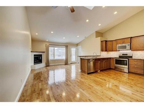 24 Garden Way, Drumheller, AB - Indoor Photo Showing Kitchen