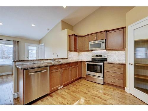 24 Garden Way, Drumheller, AB - Indoor Photo Showing Kitchen