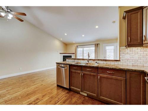 24 Garden Way, Drumheller, AB - Indoor Photo Showing Kitchen