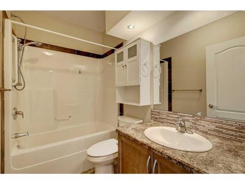 24 Garden Way, Drumheller, AB - Indoor Photo Showing Bathroom