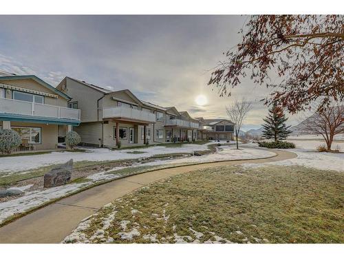 24 Garden Way, Drumheller, AB - Outdoor