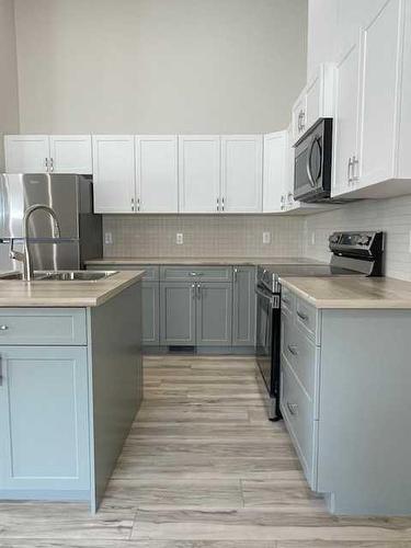 121 Upland Boulevard West, Brooks, AB - Indoor Photo Showing Kitchen With Upgraded Kitchen