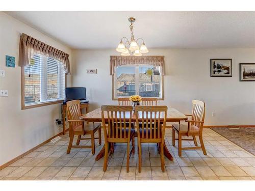 221 13 Street Nw, Drumheller, AB - Indoor Photo Showing Dining Room