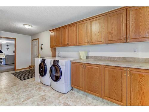 221 13 Street Nw, Drumheller, AB - Indoor Photo Showing Laundry Room