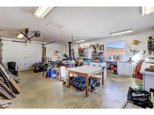 221 13 Street Nw, Drumheller, AB - Indoor Photo Showing Garage