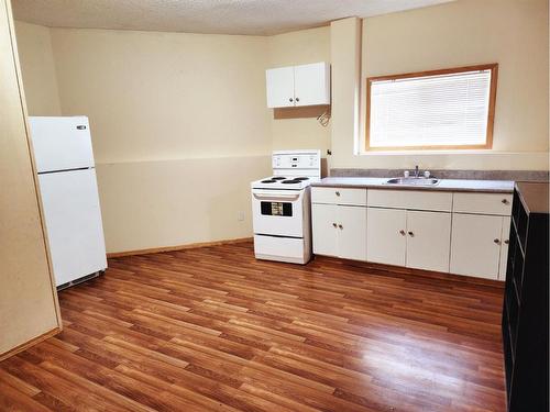59 Upland Place, Brooks, AB - Indoor Photo Showing Kitchen