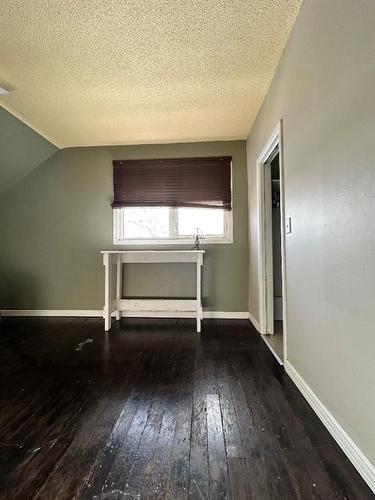 109 3 Avenue East, Oyen, AB - Indoor Photo Showing Other Room