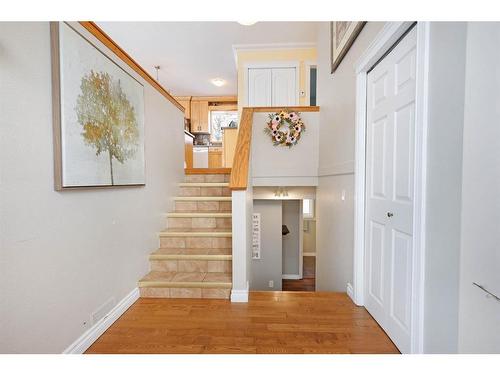 302 1 Avenue, Rolling Hills, AB - Indoor Photo Showing Kitchen With Double Sink