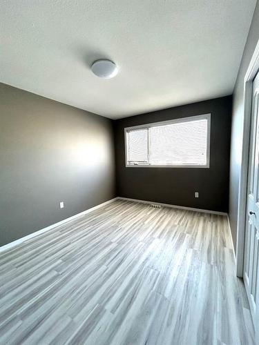 207 2 Avenue East, Oyen, AB - Indoor Photo Showing Other Room