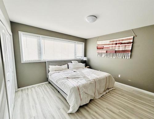 207 2 Avenue East, Oyen, AB - Indoor Photo Showing Bedroom