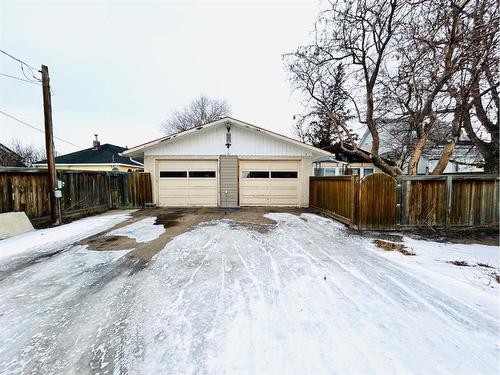 207 2 Avenue East, Oyen, AB - Outdoor With Exterior