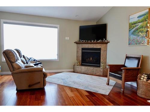 17 Garden Way, Drumheller, AB - Indoor Photo Showing Living Room With Fireplace