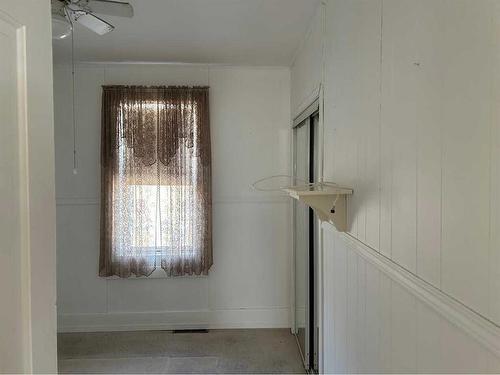 108 1 Avenue East, Hanna, AB - Indoor Photo Showing Other Room