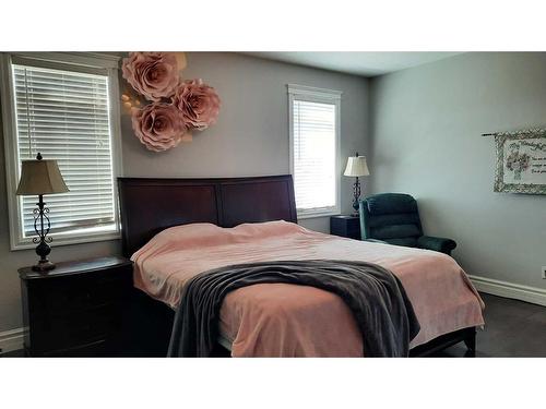 620 Bankview Drive, Drumheller, AB - Indoor Photo Showing Bedroom