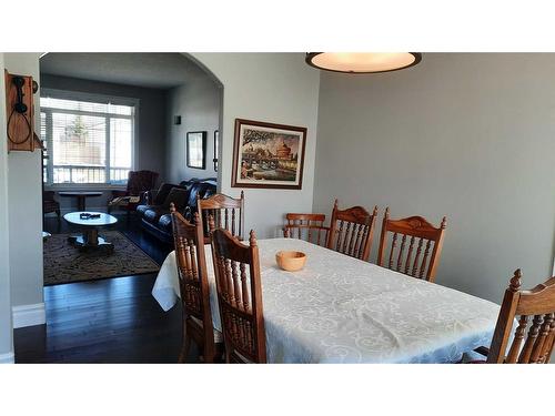 620 Bankview Drive, Drumheller, AB - Indoor Photo Showing Dining Room