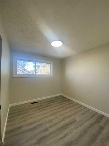 329 7 Avenue, Bassano, AB - Indoor Photo Showing Other Room