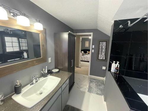 16 Evergreen  Park Close, Brooks, AB - Indoor Photo Showing Bathroom
