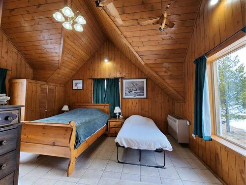 Rr 184, Rural Yellowhead County, AB - Indoor Photo Showing Bedroom