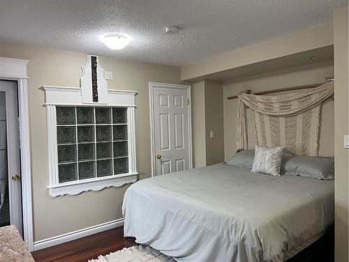 Unit 5-360 4 Street West, Drumheller, AB - Indoor Photo Showing Bedroom