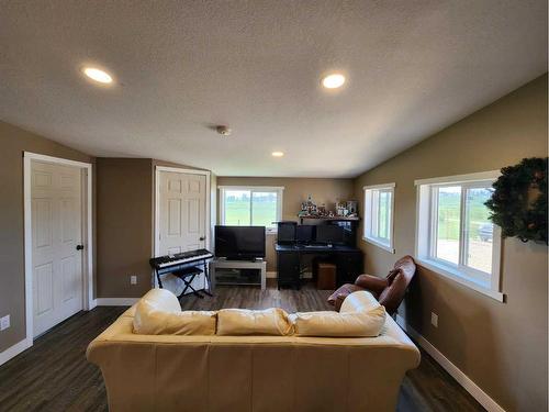 Range Road 25, Rural Red Deer County, AB - Indoor Photo Showing Living Room