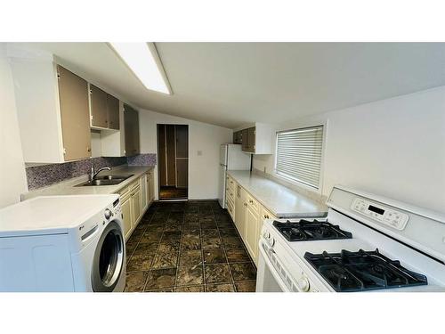 107 3 Street, Drumheller, AB - Indoor Photo Showing Laundry Room