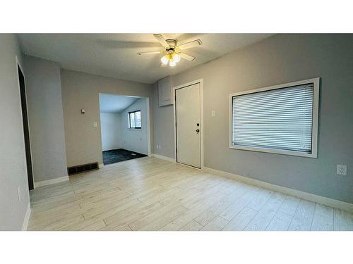 107 3 Street, Drumheller, AB - Indoor Photo Showing Other Room