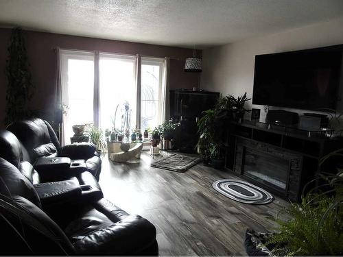 73 3 Street East, Drumheller, AB - Indoor Photo Showing Other Room