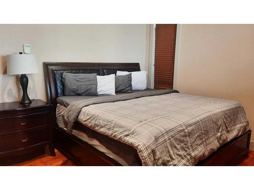 223 2 Avenue, Drumheller, AB - Indoor Photo Showing Bedroom