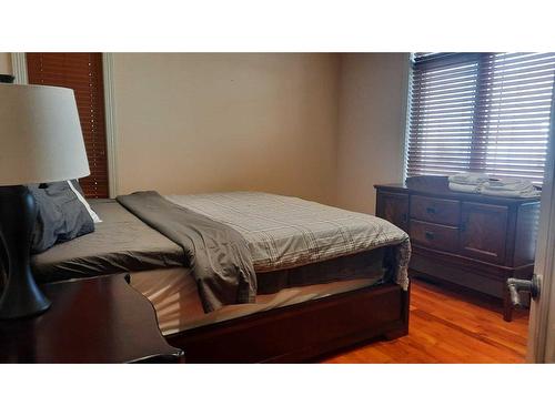 223 2 Avenue, Drumheller, AB - Indoor Photo Showing Bedroom