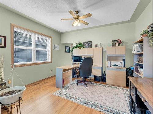 307 3 Street West, Brooks, AB - Indoor Photo Showing Living Room